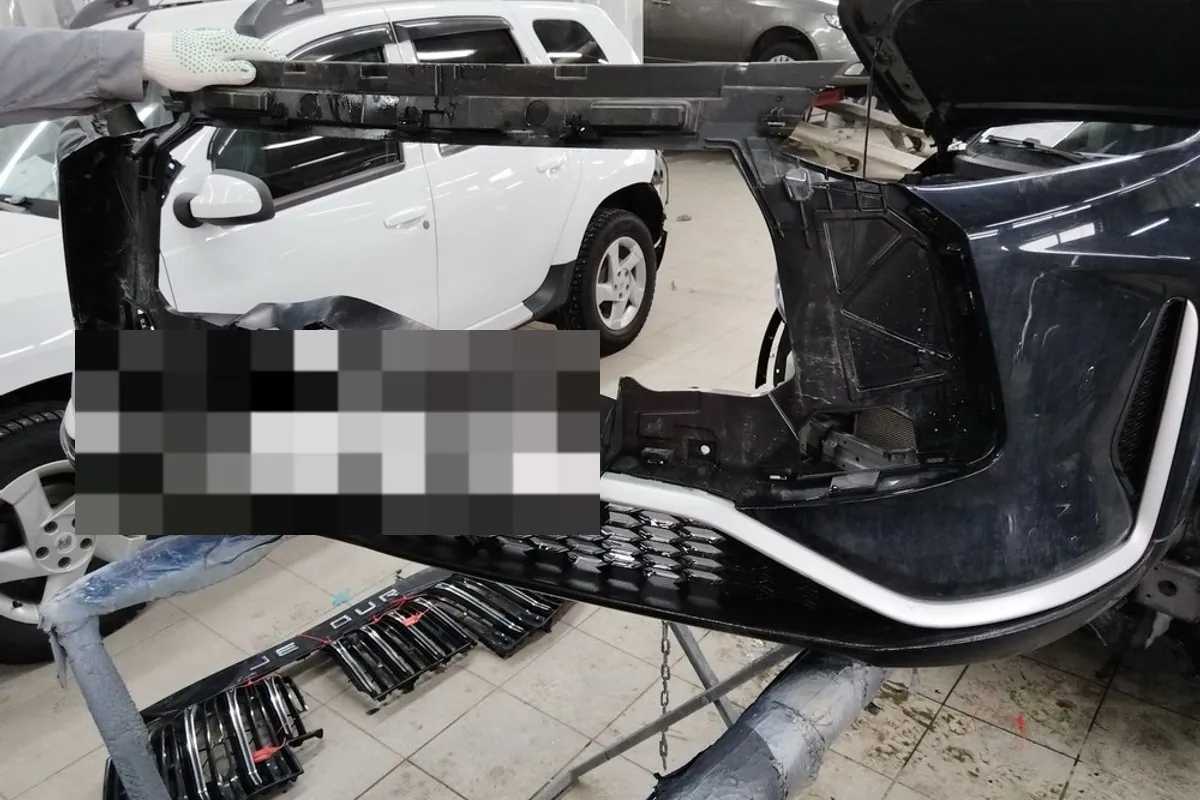 JETOUR X50 с демонтированным повреждённым передним бампером